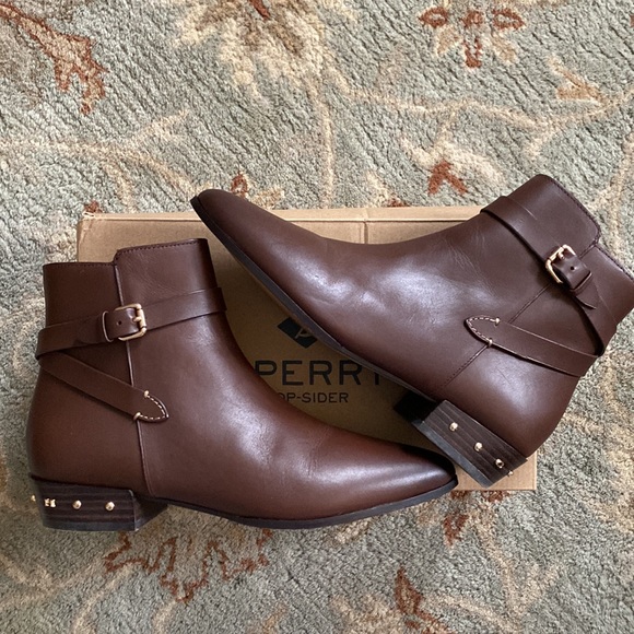 ✖️SOLD✖️Like-New Leather Coach Zip-up Booties - Brown - 7W - Picture 1 of 11